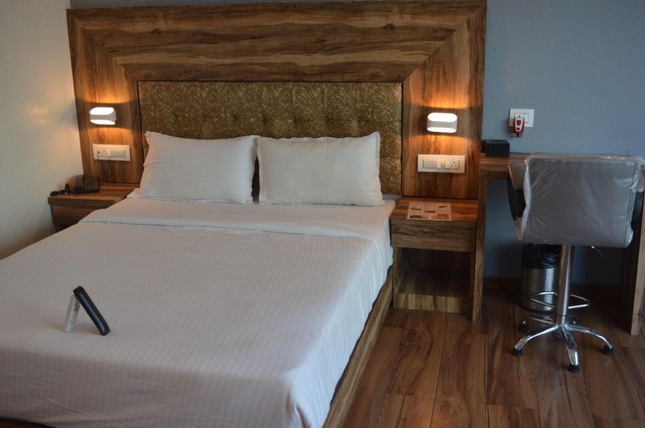 Hotel Byaris International By Bizzgrow Hotels Мумбай Екстериор снимка